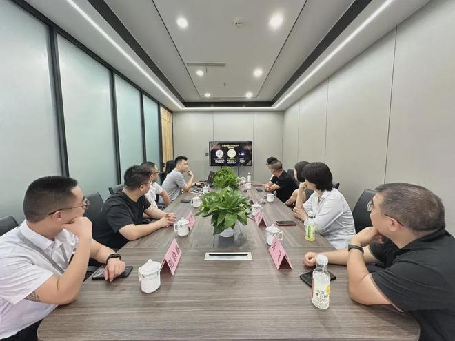 成都深呼吸副總經理曾小剛率隊到訪裕景盛世傳媒，深化新媒體運營合作